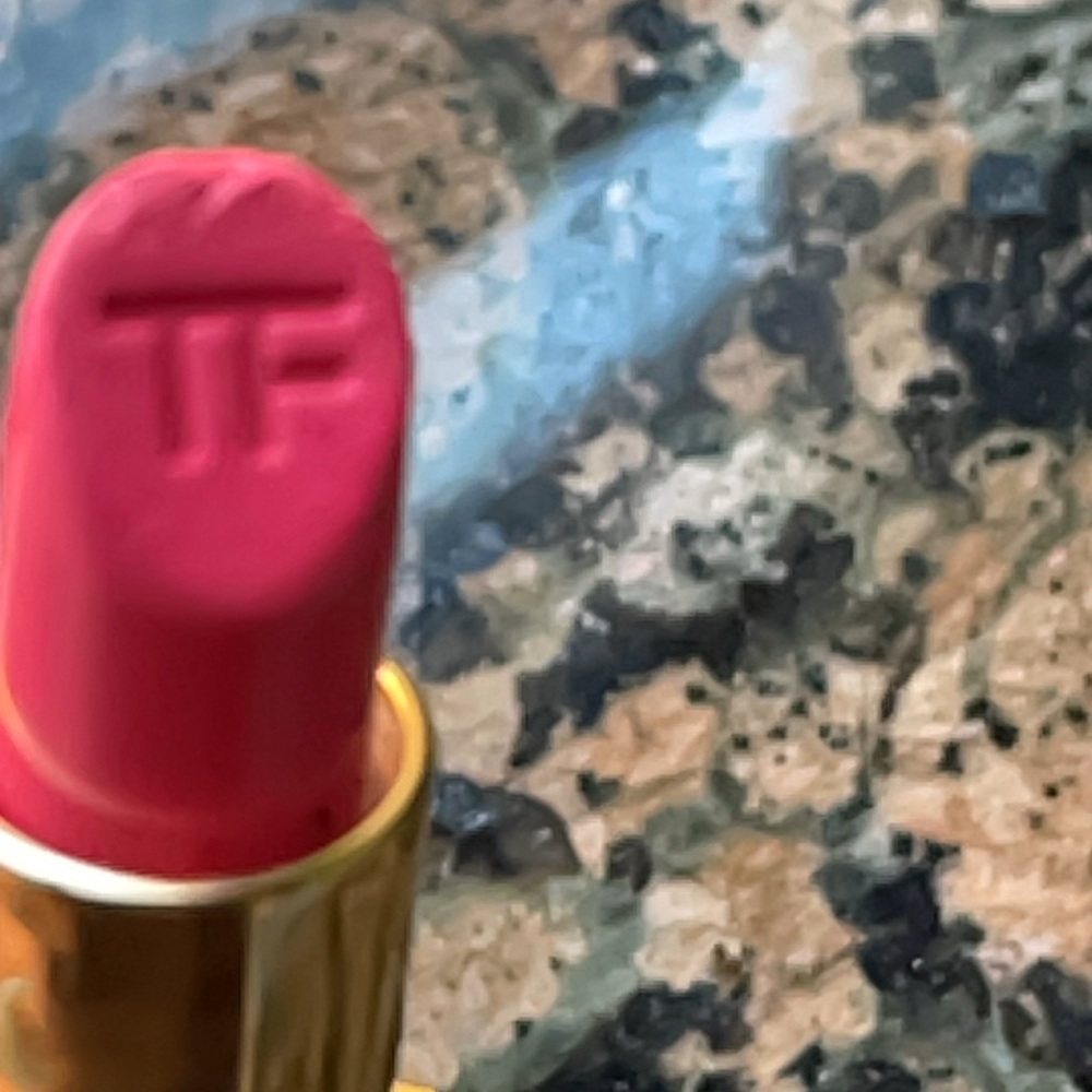 Tom Ford makeup cosmetics lipstick in shocking! See pics. New but dent in top